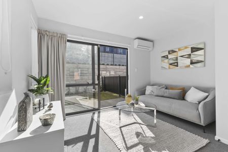 Modern & Stylish New Build Townhouse - Exceptional Location! - Photo 3