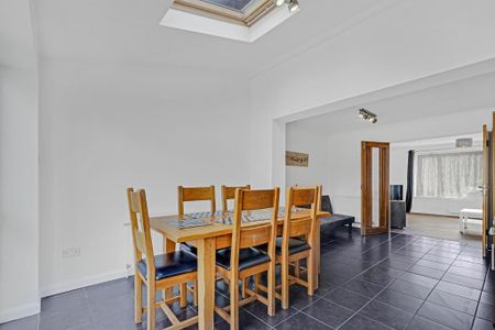 5 bedroom detached house to rent - Photo 4