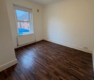 2 bedroom end of terrace house to rent - Photo 2
