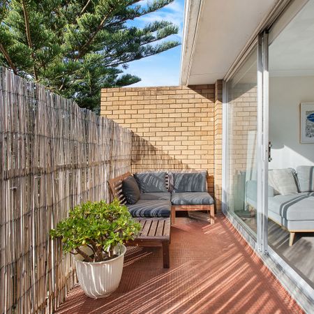 Top-Floor Coastal Living Just Moments from Bondi Beach - Photo 3