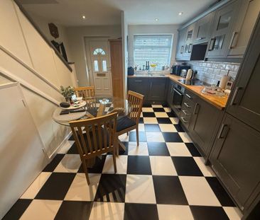 2 bedroom maisonette to rent - Photo 6