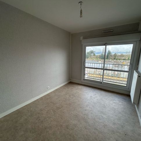 Location Appartement 5 pièces 104 m² La Châtre - Photo 1