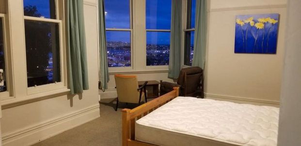 Large, Centrally Located Flat with Stunning Views - Photo 1