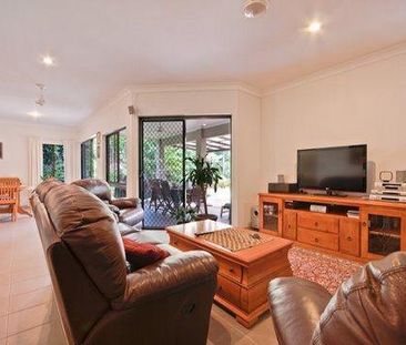 Modern Family Living in a Tranquil Setting - 11 Coccoloba Redlynch - Photo 4