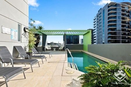 Modern Studio in the Heart of South Brisbane â Exceptional Value! - Photo 3