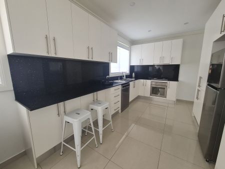 Modern 2-Bedroom Granny Flat with Utilities Included - Fully Furnished Option! - Photo 2