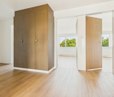 Grosszügige und gepflegte 4.5 Zimmer Wohnung an zentraler Lage! - Photo 1