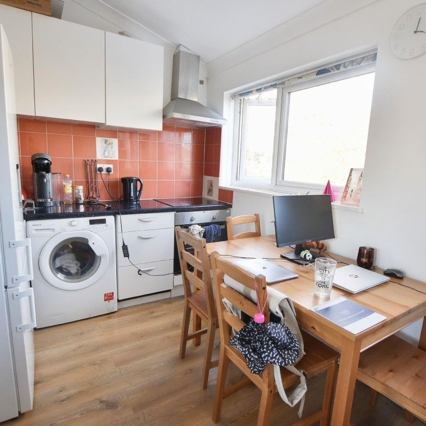 Tresham Crescent, London, NW8 - Photo 1