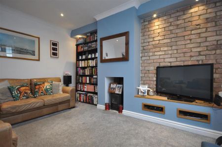 Danebury Drive, York - Photo 3