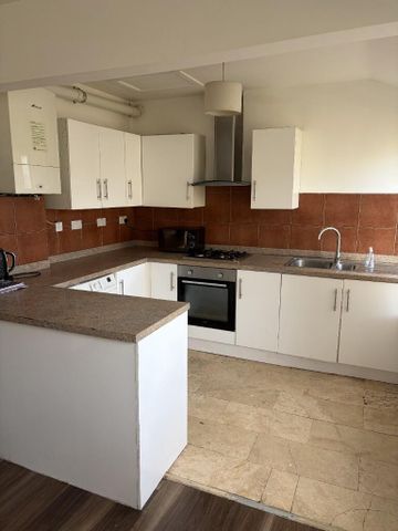 4 bedroom semi-detached house to rent - Photo 3