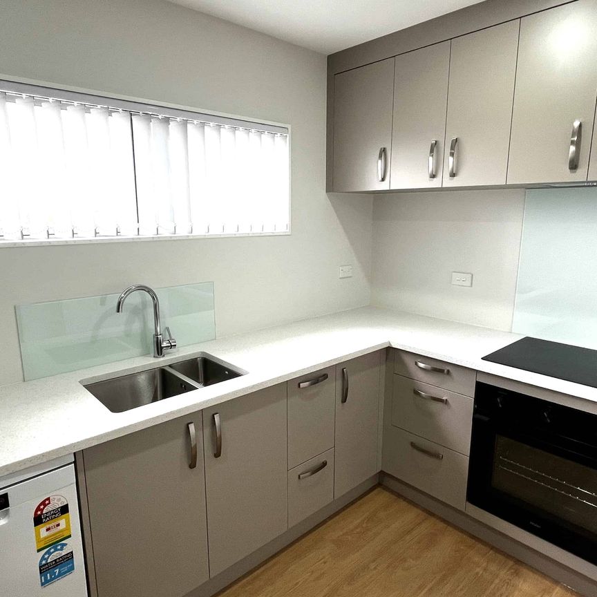 RARE MODERN PENTHOUSE- SPACIOUS & CENTRAL - Photo 1