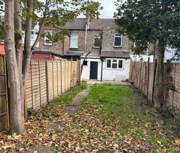 2 Bedroom House - Terraced To Let - Photo 5