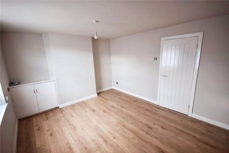 3 bedroom end of terrace house to rent - Photo 2