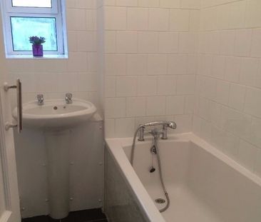 Room in a Shared Flat, Birchdown House, E3 - Photo 3