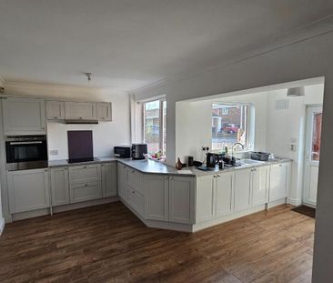 4 bedroom private hall to rent - Photo 1