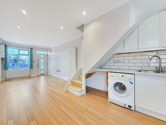 3 bedroom flat to rent - Photo 1