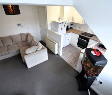 2 bedroom Flat in Flat 28, Leeds - Photo 1