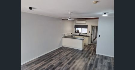 Modern two bedroom townhouse, swimming pool in the complex - Photo 5