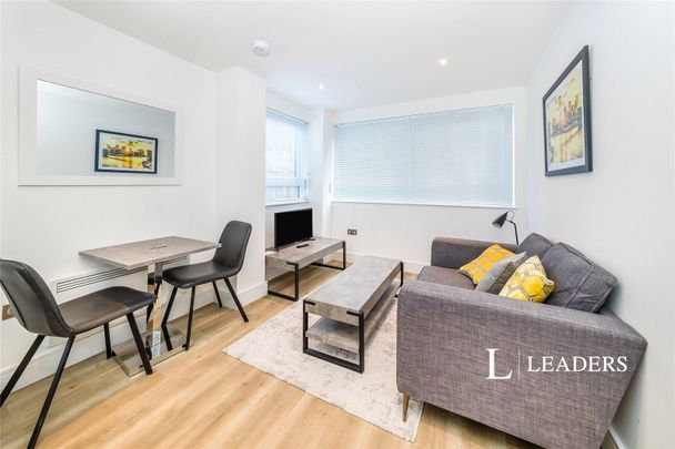 studio to rent Wood Street, East Grinstead, West Sussex, RH19 - Photo 1