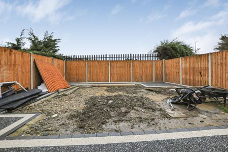 5 bedroom semi-detached bungalow to rent - Photo 3