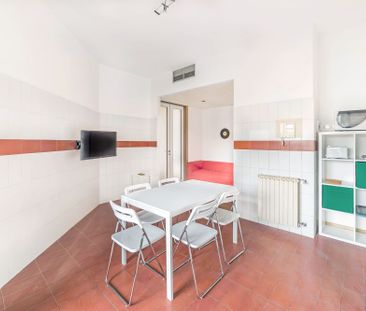 Room with balcony in Via Ponte All'Asse - Photo 1