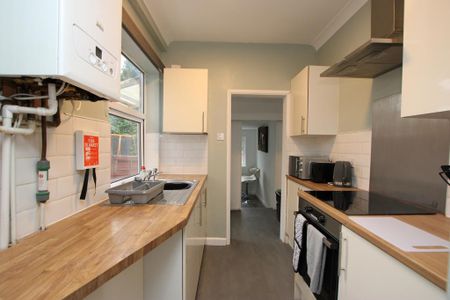 1 bedroom in a house share to rent - Photo 3