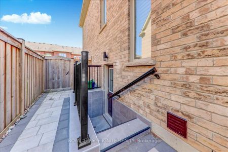 Detached Home For Lease | E8463814 - Photo 2