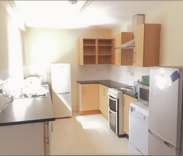 5 bedroom end of terrace house to rent - Photo 2