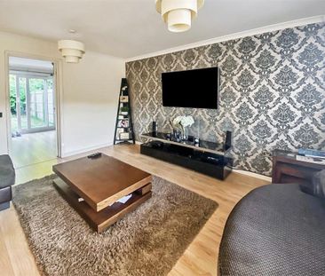 4 bedroom detached house to rent - Photo 1