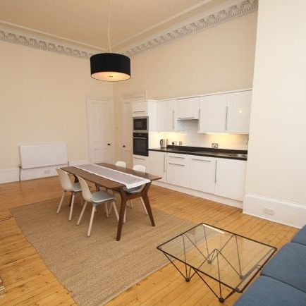 Lorraine Gardens, Glasgow, G12 - Photo 1