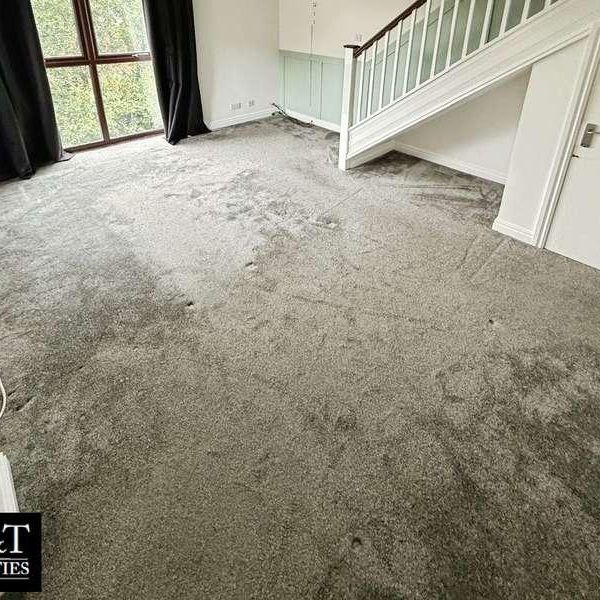 Surrey Drive, Kingswinford, DY6 - Photo 1