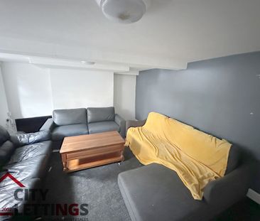 8 Bedroom Mid Terraced House - Photo 1