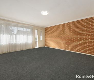 Charming 2-Bedroom Villa in Convenient Ingleburn Location - Photo 2