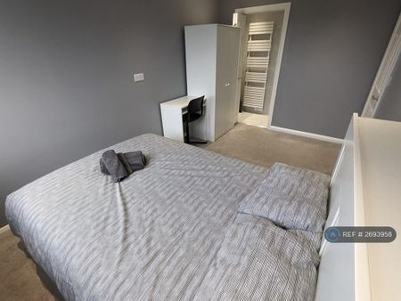 1 bedroom in a house share to rent - Photo 5
