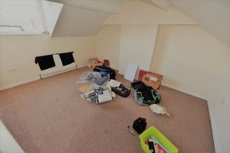 2 bedroom House in Whingate Avenue Bed), Leeds - Photo 5