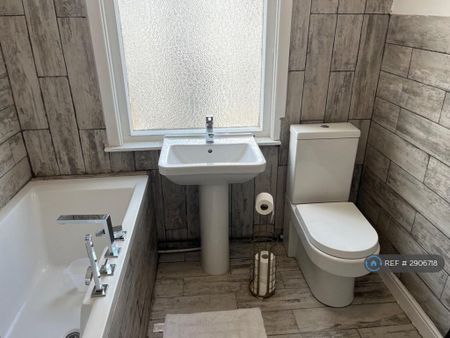 2 bedroom terraced house to rent - Photo 4