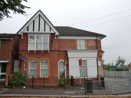 Wantage Road, Reading, RG30 - Photo 1