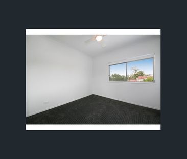 3 Bed, 2 Bath, Terrace Home! - Photo 3