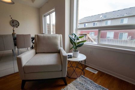 For Lease - 70 Palace Beach Trail, Hamilton, Ontario - Photo 2