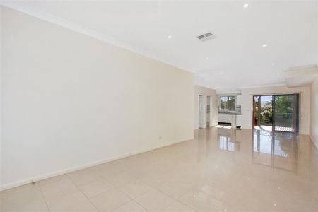 3 Bedroom Duplex in Prime Location - Photo 5