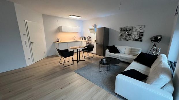 Sonnige 2 Zimmerwohnung mit großer Südterrasse, Stellplatz inkl. - Photo 1