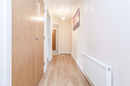 2 bedroom apartment to rent Reynolds Avenue, Redhill, RH1 - Photo 2