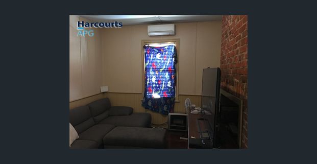 Charming East Bunbury Cottage: Rain on the Tin Roof & City Convenience - Photo 1