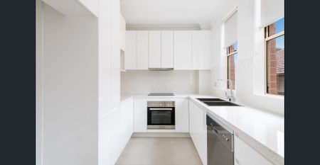 Stylish Beachside Apartment - Photo 3