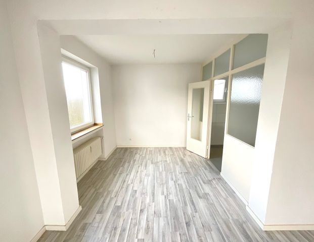 Schöne Wohnung mit Balkon sofort frei - Photo 1