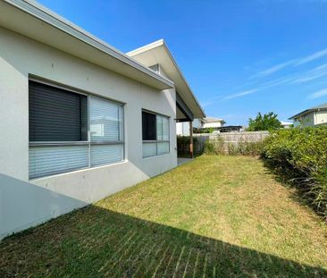 PREMIUM FAMILY LIVING IN ROCHEDALE! - Photo 5