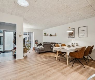 Nyopført 4-værelses rækkehus på Ronjasvej i Vestbjerg - Foto 1