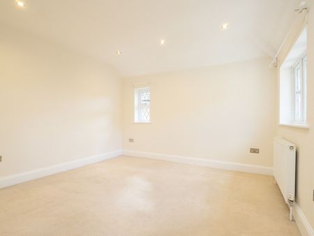 Longdown Lane North, Epsom, KT17 - Photo 5
