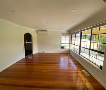 26 Ridge Drive, Avondale Heights VIC 3034 - Photo 2