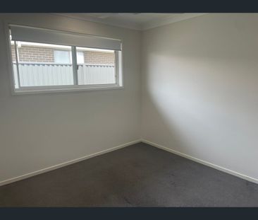 2/87 Aberglasslyn Rd, Rutherford, NSW 2320 - Photo 5